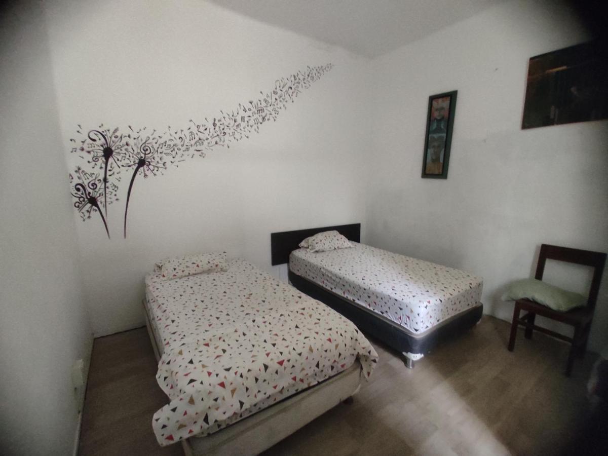 717 Pizarro Guesthouse Трухильо Экстерьер фото
